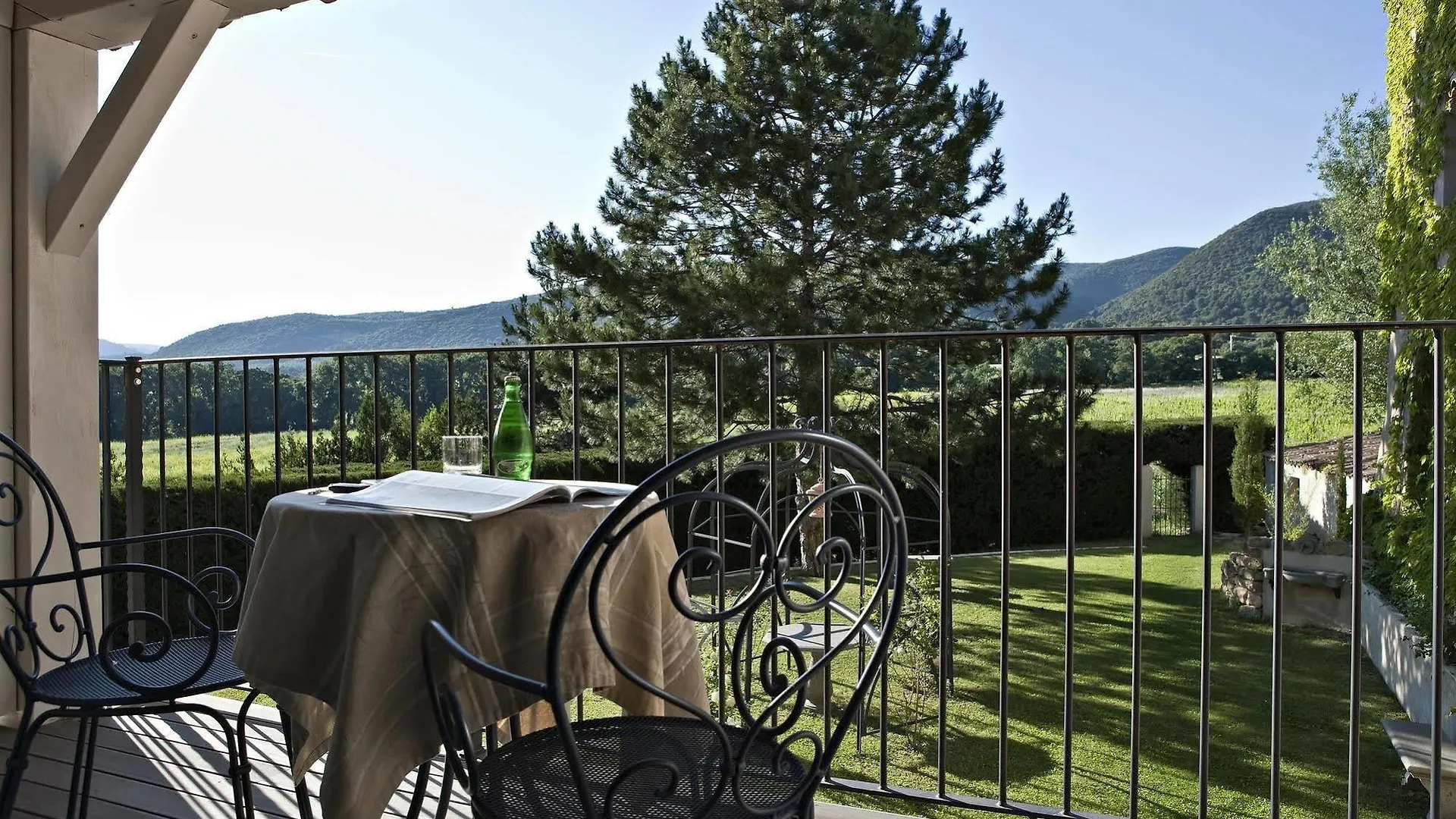 Le Mas de Guilles Lourmarin Hotel